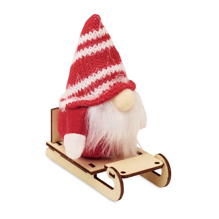 Lutin sur un traîneau en bois